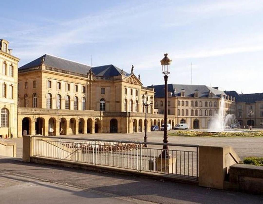 Appartement Spa Privatif Et Cinema Centre Ville Metz Eksteriør billede